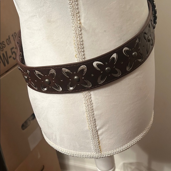 Brown Leather Western Belt with Rhinestone Floral Buckle – Boho Cowgirl Style - Picture 6 of 12